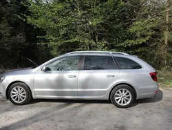 Silber Gebraucht 2015 Skoda Superb Kombi | 6.000 € (Teuer)