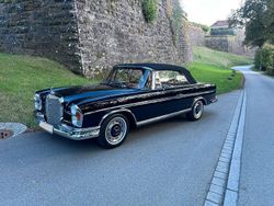 Schwarz Gebraucht 1963 Mercedes 300 SE Cabrio | 180.000 €