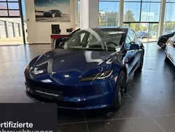 Blau Gebraucht 2024 Tesla Model 3 Long Range RWD Limousine | 43.800 € (Etwas zu teuer)