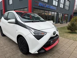 Weiß Gebraucht 2021 Toyota Aygo X-play Kleinwagen | 11.499 € (Fairer Preis)