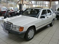 Weiß Gebraucht 1985 Mercedes 190 Limousine | 8.950 €