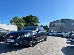 Blau Gebraucht 2011 Volvo V60 Summum Kombi | 14.799 € (Teuer)