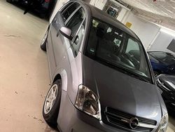 Grau Gebraucht 2003 Opel Meriva Van / Kleinbus | 2.000 € (Etwas zu teuer)