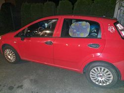 Rot Gebraucht 2010 Fiat Punto Kleinwagen | 1.200 €
