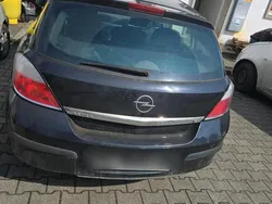Schwarz Gebraucht 2004 Opel Astra Limousine | 250 € (Superpreis)