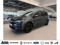 Zedergrün (metallic) Gebraucht 2023 Dacia Jogger Extreme Van / Kleinbus | 22.880 € (Fairer Preis)