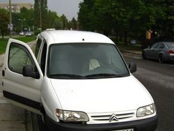 Weiß Gebraucht 2002 Citroën Berlingo Van / Kleinbus | 1.900 € (Fairer Preis)