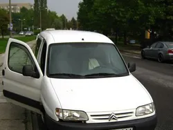 Weiß Gebraucht 2002 Citroën Berlingo Van / Kleinbus | 1.900 € (Fairer Preis)