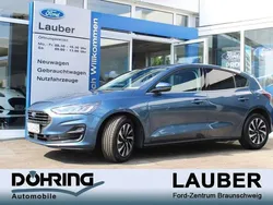 Chromablau Gebraucht 2024 Ford Focus Titanium Limousine | 23.475 € (Guter Preis)