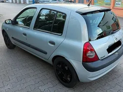 Grau Gebraucht 2003 Renault Clio II Kleinwagen | 450 € (Guter Preis)