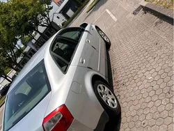 Silber Gebraucht 2002 Audi A6 Kombi | 4.500 €