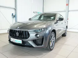 Grau Gebraucht 2021 Maserati Levante SUV | 64.900 € (Teuer)