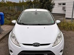 Weiß Gebraucht 2012 Ford Fiesta Trend Kleinwagen | 4.500 € (Fairer Preis)