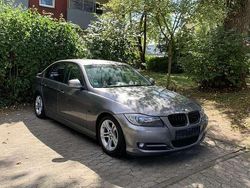 Grau Gebraucht 2008 BMW 318 Limousine | 3.950 € (Fairer Preis)