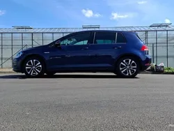 Blau Gebraucht 2019 VW Golf VII IQ Drive Limousine | 18.500 € (Etwas zu teuer)