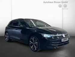 Grenadillschwarz metallic Gebraucht 2024 VW Golf VIII Style Limousine | 32.950 € (Teuer)