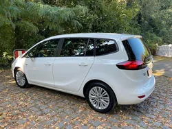 Weiß Gebraucht 2016 Opel Zafira Tourer drive Van / Kleinbus | 10.480 € (Fairer Preis)