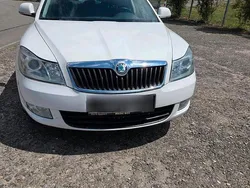 Weiß Gebraucht 2012 Skoda Octavia Kombi | 4.300 € (Superpreis)