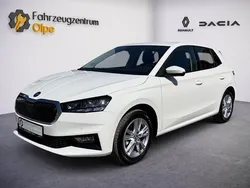 Weiß Gebraucht 2024 Skoda Fabia Selection Limousine | 22.490 € (Guter Preis)