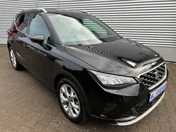 Mitternachtsschwarz Gebraucht 2023 Seat Arona FR SUV | 17.479 € (Fairer Preis)