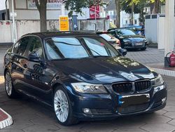 Blau Gebraucht 2009 BMW 330 Limousine | 6.490 € (Superpreis)