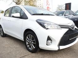 Weiß Gebraucht 2015 Toyota Yaris Comfort Limousine | 8.990 € (Guter Preis)