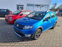 Blau Gebraucht 2015 Dacia Sandero Prestige Limousine | 5.900 € (Guter Preis)