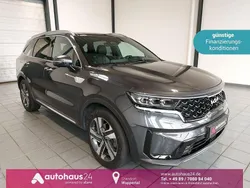 Grau Gebraucht 2022 Kia Sorento Platinum SUV | 39.470 € (Etwas zu teuer)