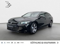 Grenadillschwarz metallic Gebraucht 2024 VW Passat Elegance Kombi | 35.480 € (Guter Preis)