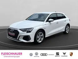 Weiss Gebraucht 2022 Audi A3 Sportback e-tron S-Line Limousine | 27.900 € (Guter Preis)
