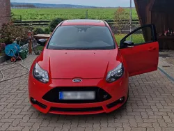 Rot Gebraucht 2014 Ford Focus Sport Limousine | 11.999 € (Etwas zu teuer)