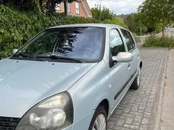 Silber Gebraucht 2003 Renault Clio II Expression Kleinwagen | 2.200 €