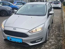 Silber Gebraucht 2016 Ford Focus Limousine | 9.500 € (Fairer Preis)