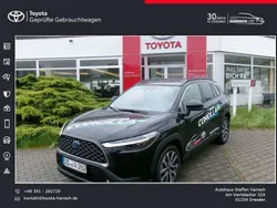 Tiefschwarz mica metallic Gebraucht 2023 Toyota Corolla Cross Team SUV | 34.890 € (Fairer Preis)