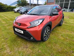 Chili red / night sky black Neu 2024 Toyota Aygo Team Kleinwagen | 19.900 €