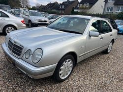 Silber Gebraucht 1998 Mercedes E280 Limousine | 6.999 €