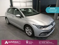 Silber Gebraucht 2021 VW Golf VIII Life Limousine | 17.880 € (Fairer Preis)