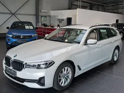 Weiß Gebraucht 2022 BMW 520 Kombi | 30.900 € (Guter Preis)