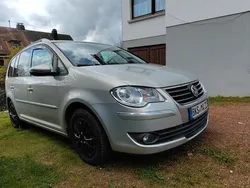 Grau Gebraucht 2010 VW Touran Highline Van / Kleinbus | 4.499 € (Superpreis)