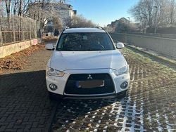Weiß Gebraucht 2012 Mitsubishi Outlander Invite SUV | 7.499 € (Fairer Preis)