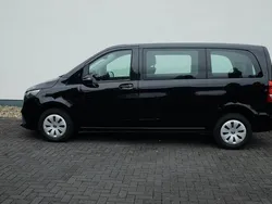 Schwarz Gebraucht 2022 Mercedes V220 Van / Kleinbus | 39.900 € (Superpreis)