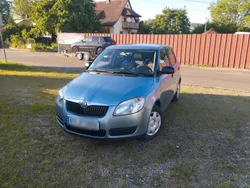 Blau Gebraucht 2010 Skoda Fabia Kleinwagen | 2.450 € (Fairer Preis)