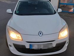 Weiß Gebraucht 2009 Renault Mégane Limousine | 3.400 € (Fairer Preis)
