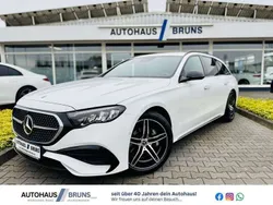 Polarweiß Gebraucht 2023 Mercedes E220 AMG Kombi | 50.550 € (Fairer Preis)