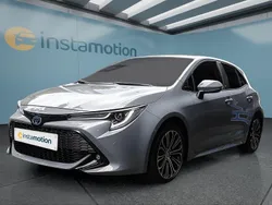 Grau Gebraucht 2022 Toyota Corolla Hybrid Limousine | 24.199 € (Etwas zu teuer)
