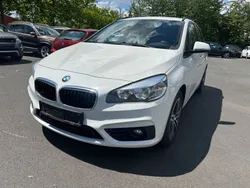 Weiß Gebraucht 2015 BMW 218 Active Tourer Performance Van / Kleinbus | 11.999 € (Fairer Preis)