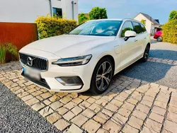 Weiß Gebraucht 2021 Volvo V60 Kombi | 29.999 €