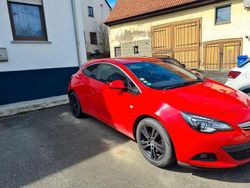Rot Gebraucht 2011 Opel Astra GTC Innovation Limousine | 8.800 € (Teuer)