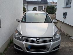 Silber Gebraucht 2011 Opel Astra Innovation Kombi | 1.000 €