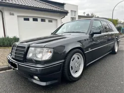 Schwarz Gebraucht 1992 Mercedes E36 AMG AMG Limousine | 34.790 €